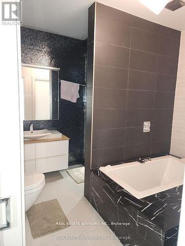 6 Oliver Road, Addington Highlands, ON - Indoor Photo Showing Bathroom