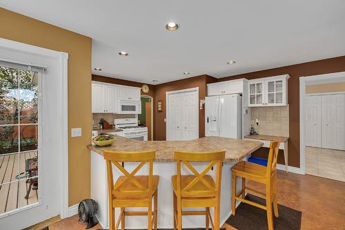 337 Rio Drive, Kelowna, BC - Indoor Photo Showing Dining Room