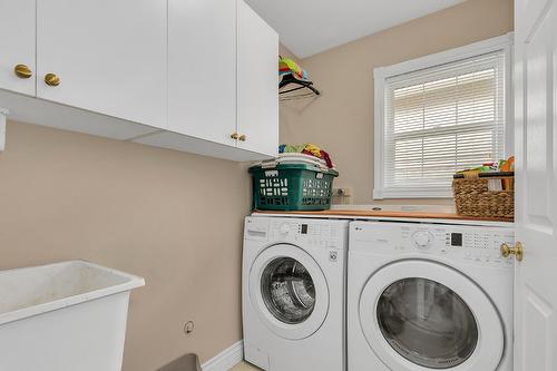 337 Rio Drive, Kelowna, BC - Indoor Photo Showing Laundry Room