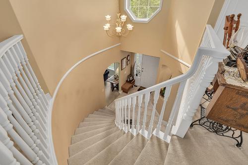 337 Rio Drive, Kelowna, BC - Indoor Photo Showing Other Room