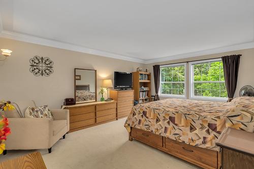 337 Rio Drive, Kelowna, BC - Indoor Photo Showing Bedroom