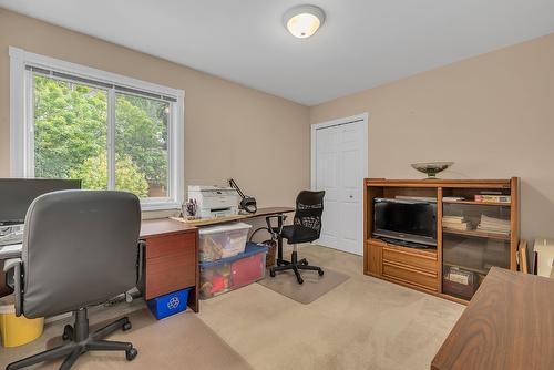 337 Rio Drive, Kelowna, BC - Indoor Photo Showing Office