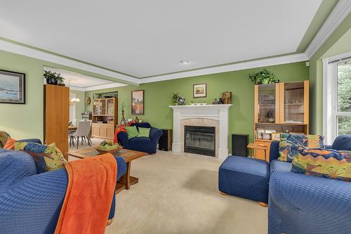 337 Rio Drive, Kelowna, BC - Indoor Photo Showing Living Room With Fireplace