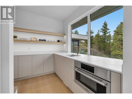 1190 Stoneypointe Court, Kelowna, BC - Indoor Photo Showing Kitchen