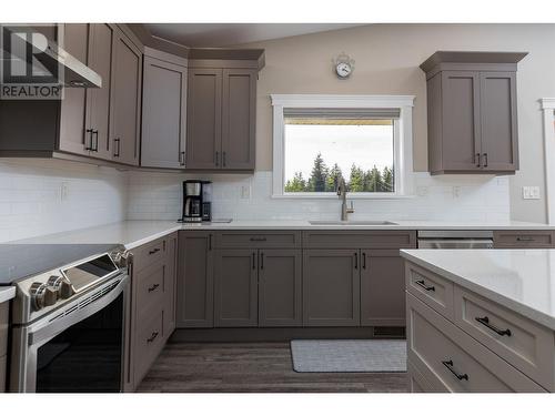 3569 Newell Avenue, Terrace, BC - Indoor Photo Showing Kitchen