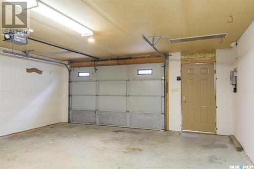 3154 33Rd Street W, Saskatoon, SK - Indoor Photo Showing Garage