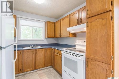 3154 33Rd Street W, Saskatoon, SK - Indoor Photo Showing Kitchen With Double Sink