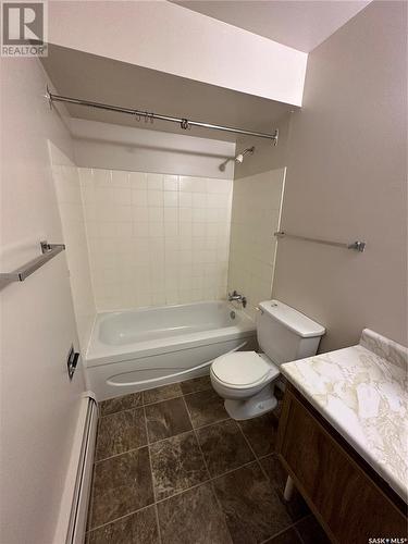 301 1832 Eaglesham Avenue, Weyburn, SK - Indoor Photo Showing Bathroom