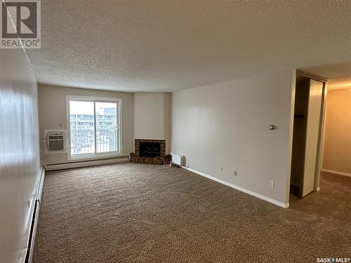 301 1832 Eaglesham Avenue, Weyburn, SK - Indoor Photo Showing Other Room