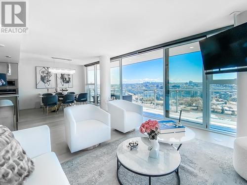 2618 89 Nelson Street, Vancouver, BC - Indoor Photo Showing Living Room