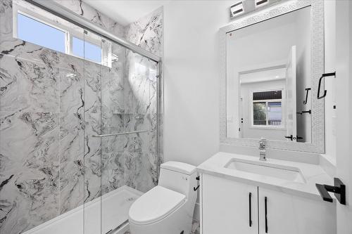 705 Mcclure Road, Kelowna, BC - Indoor Photo Showing Bathroom