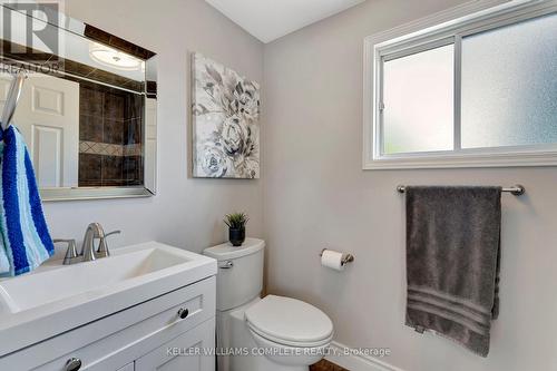 82 East 35Th Street, Hamilton, ON - Indoor Photo Showing Bathroom