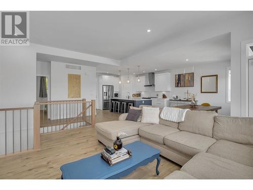 2160 Ensign Quay, West Kelowna, BC - Indoor Photo Showing Living Room