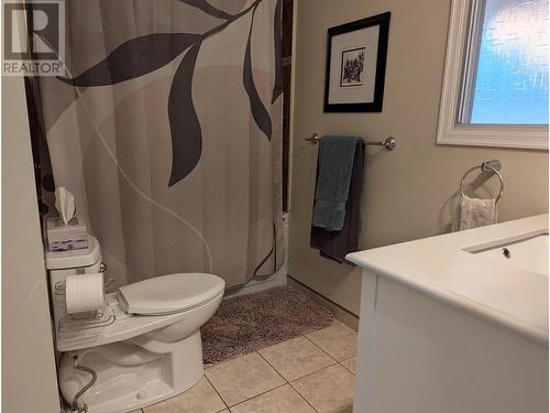 831 Coronado Court, Kelowna, BC - Indoor Photo Showing Bathroom