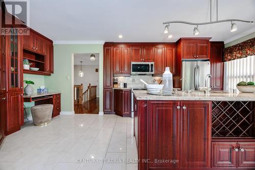 262 Twyn Rivers Drive, Pickering, ON - Indoor Photo Showing Kitchen