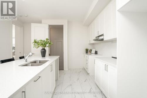 17 Primrose Heights, Adjala-Tosorontio (Colgan), ON - Indoor Photo Showing Kitchen With Double Sink