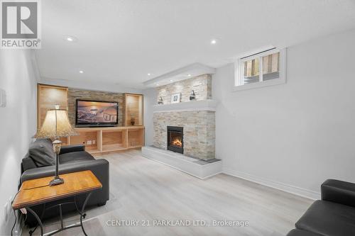 4 Lilley Court, Richmond Hill (North Richvale), ON - Indoor Photo Showing Living Room With Fireplace