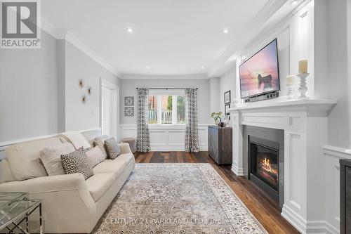 4 Lilley Court, Richmond Hill (North Richvale), ON - Indoor Photo Showing Living Room With Fireplace