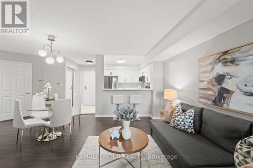 213 - 5 Emerald Lane, Vaughan (Crestwood-Springfarm-Yorkhill), ON - Indoor Photo Showing Living Room