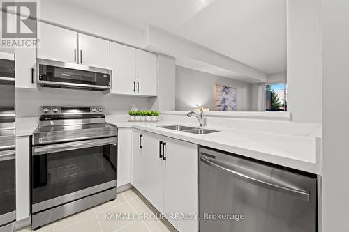 213 - 5 Emerald Lane, Vaughan (Crestwood-Springfarm-Yorkhill), ON - Indoor Photo Showing Kitchen With Double Sink