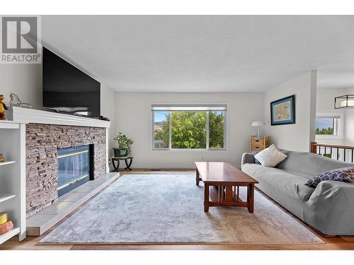 1184 Henderson Drive, Kelowna, BC - Indoor Photo Showing Living Room With Fireplace