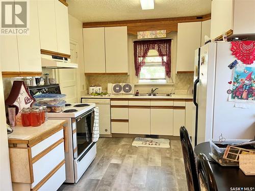 401 Kinistino Avenue W, Kinistino, SK - Indoor Photo Showing Kitchen With Double Sink