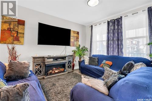 664 Meadows Boulevard, Saskatoon, SK - Indoor Photo Showing Living Room