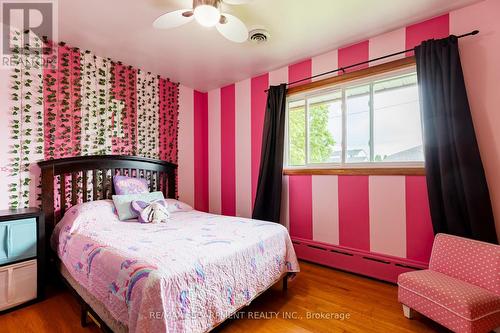 11 Ridge Point Drive, St. Catharines, ON - Indoor Photo Showing Bedroom