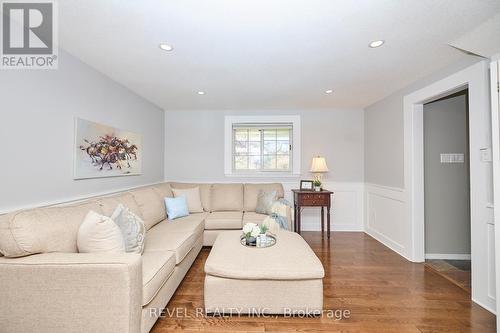 152 Merritt Road, Pelham, ON - Indoor Photo Showing Living Room