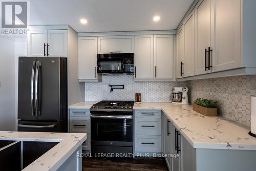 30 Orangeville Street, Erin, ON - Indoor Photo Showing Kitchen With Double Sink