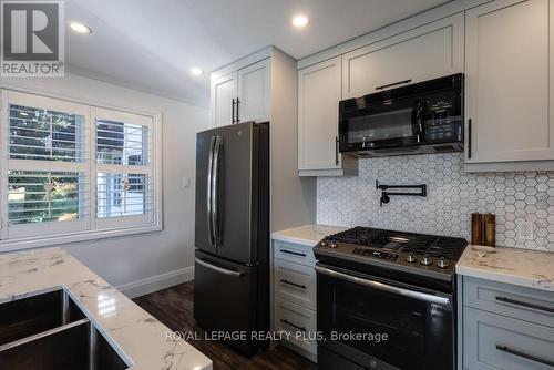 30 Orangeville Street, Erin (Hillsburgh), ON - Indoor Photo Showing Kitchen