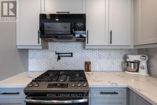 30 Orangeville Street, Erin (Hillsburgh), ON - Indoor Photo Showing Kitchen