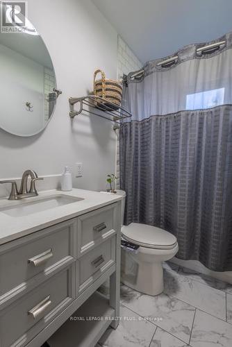 30 Orangeville Street, Erin (Hillsburgh), ON - Indoor Photo Showing Bathroom