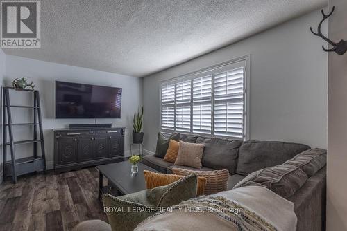 30 Orangeville Street, Erin, ON - Indoor Photo Showing Living Room