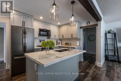 30 Orangeville Street, Erin (Hillsburgh), ON - Indoor Photo Showing Kitchen With Double Sink With Upgraded Kitchen