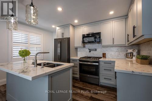 30 Orangeville Street, Erin (Hillsburgh), ON - Indoor Photo Showing Kitchen With Stainless Steel Kitchen With Double Sink With Upgraded Kitchen