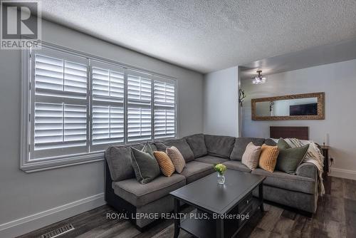 30 Orangeville Street, Erin, ON - Indoor Photo Showing Living Room