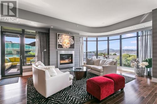 1395 Ellis Street Unit# 605, Kelowna, BC - Indoor Photo Showing Living Room With Fireplace