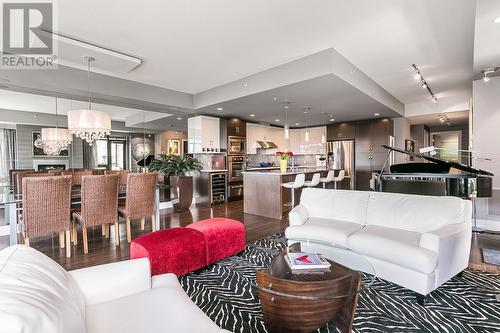 1395 Ellis Street Unit# 605, Kelowna, BC - Indoor Photo Showing Living Room