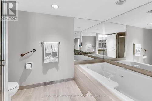 603 - 130 Carlton Street, Toronto (Cabbagetown-South St. James Town), ON - Indoor Photo Showing Bathroom