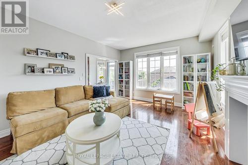 955 Coyston Drive, Oshawa (Eastdale), ON - Indoor Photo Showing Living Room