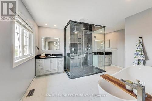 955 Coyston Drive, Oshawa, ON - Indoor Photo Showing Bathroom