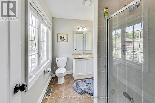 955 Coyston Drive, Oshawa (Eastdale), ON - Indoor Photo Showing Bathroom