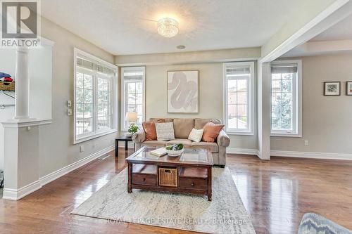 955 Coyston Drive, Oshawa, ON - Indoor Photo Showing Living Room