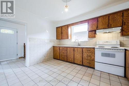 4 Burnley Avenue, Toronto (Wexford-Maryvale), ON - Indoor Photo Showing Kitchen