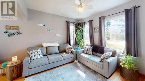 2250 Eighth  Avenue, Trail, BC - Indoor Photo Showing Living Room