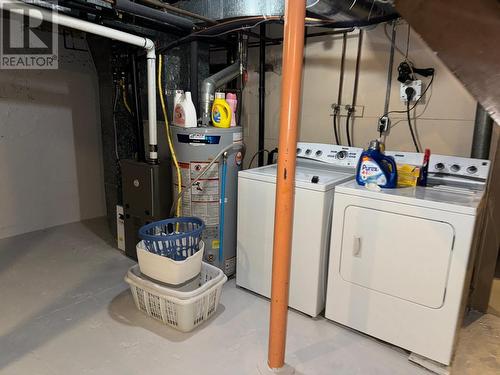 2250 Eighth  Avenue, Trail, BC - Indoor Photo Showing Laundry Room