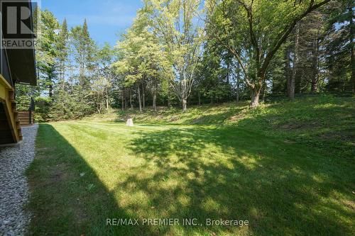 350 Kingscross Drive, King, ON - Outdoor