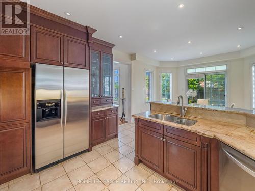 47 Hartwell Way, Aurora, ON - Indoor Photo Showing Kitchen With Double Sink