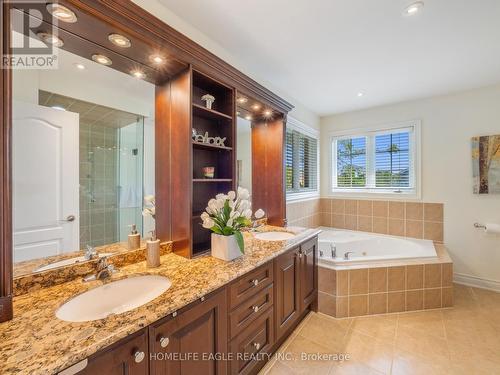 47 Hartwell Way, Aurora, ON - Indoor Photo Showing Bathroom